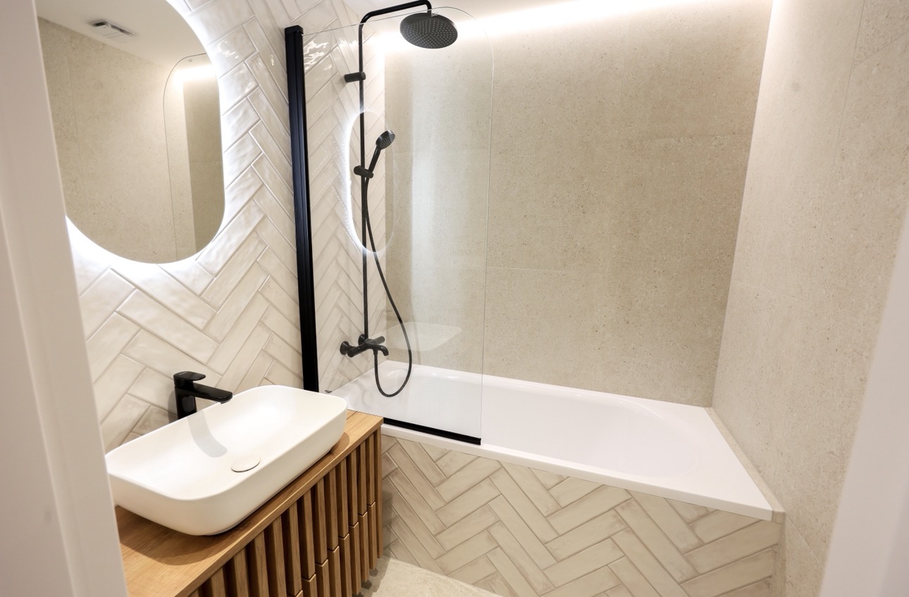 Offer gallery image 1