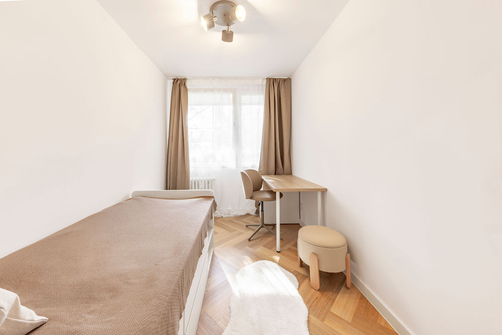 Offer gallery image 8
