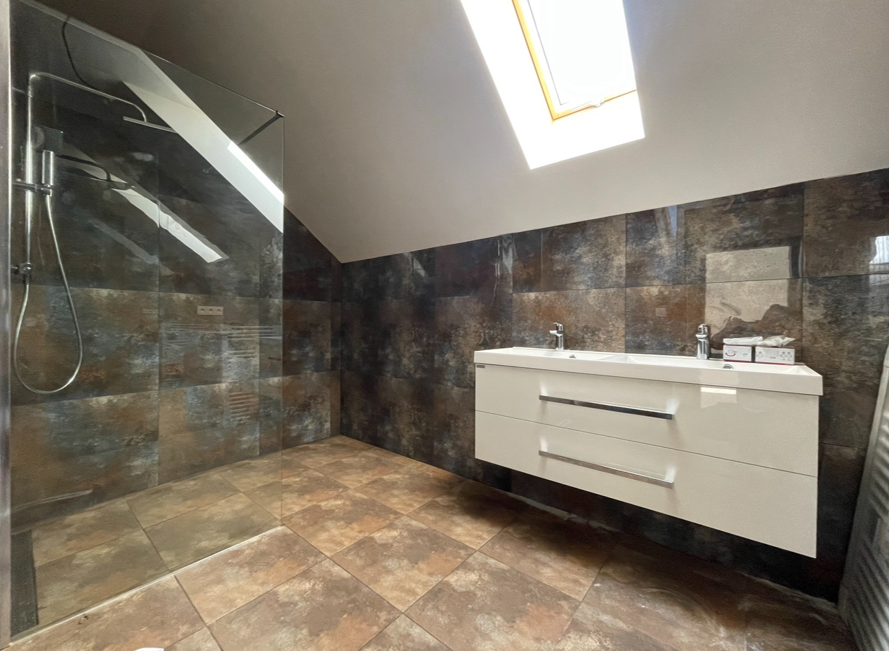 Project gallery image 8